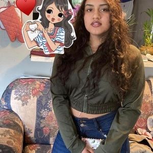 Meet your Posher, Lara